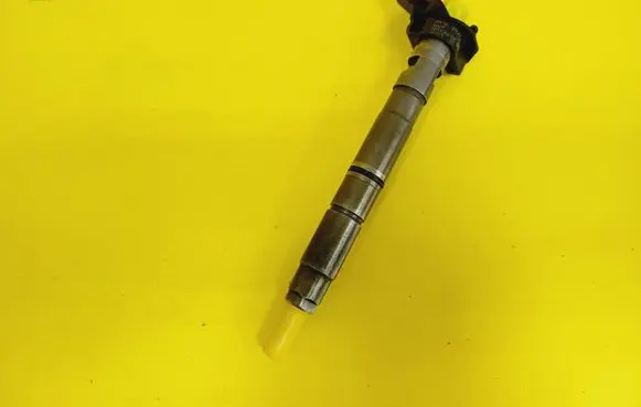 Audi Q7 4L Fuel injector 059130277AH 0445115052