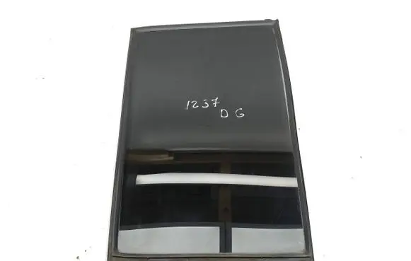 Mitsubishi Pajero Rear vent window glass 