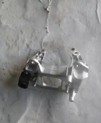 Nissan X-Trail T32 Gearbox mounting bracket 038I70
