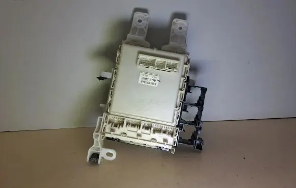 Toyota RAV 4 (XA30) Fuse module 9498 5L091266 9340