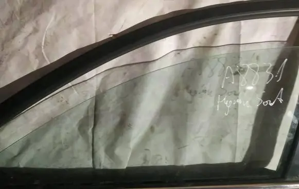 Hyundai Sonata Front door window glass four-door