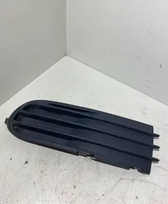 Volvo V50 Front bumper lower grill 30657009