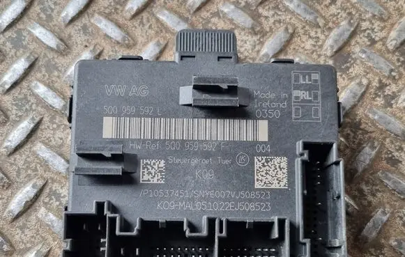 Volkswagen Tiguan Door control unit/module 5Q0959592L
