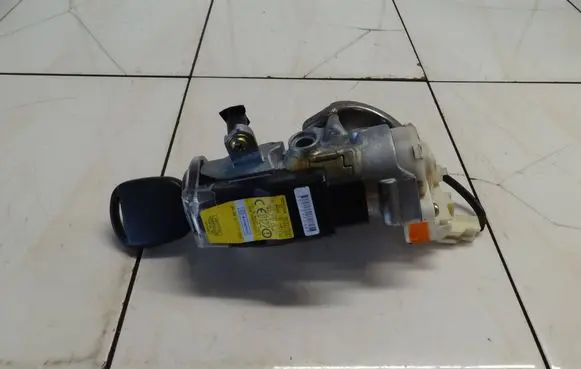 Toyota Avensis Verso Ignition lock 89783-8061