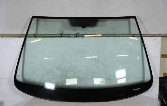 Volkswagen PASSAT B6 Front windscreen/windshield window 
