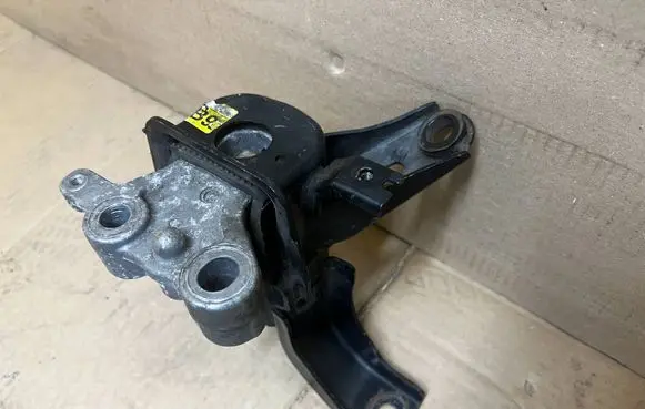 Toyota Auris E180 Engine mount vacuum valve 