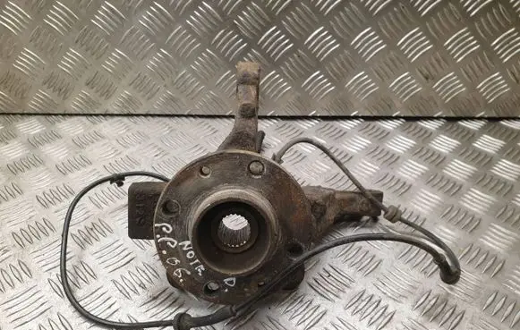 Nissan Note (E11) Front wheel hub