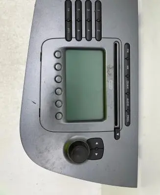 Seat Leon (1P) Radio/CD/DVD/GPS head unit 1P1035186B 7646546366 SEZ1Z3H7642001