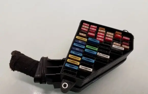 Seat Ibiza III (6L) Fuse module
