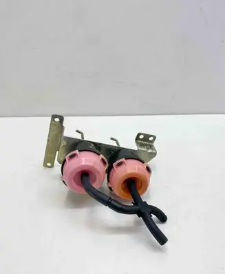 Engine mount vacuum valve