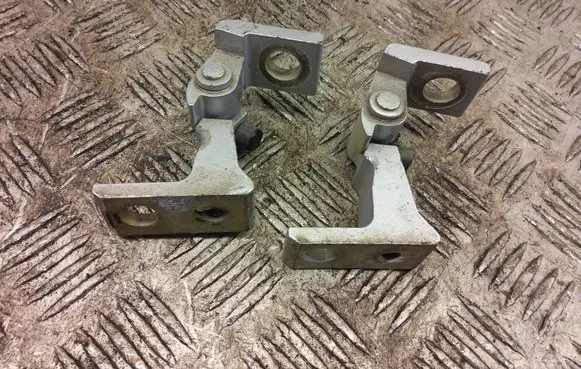Skoda Yeti (5L) Front door hinge set 8K0831402A