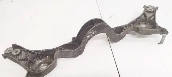 Engine mounting bracket
