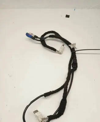 BMW 5 G30 G31 G38 USB socket connector 9370353