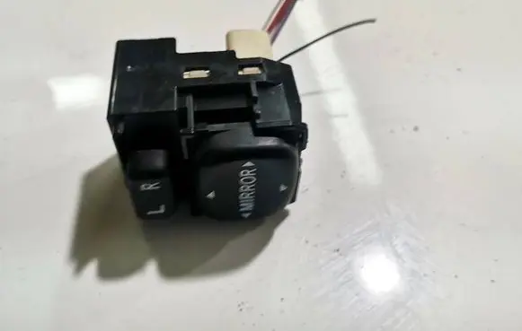 Toyota Corolla Verso AR10 Wing mirror switch 