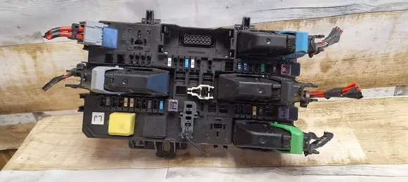 Opel Zafira B Fuse box set 13268287