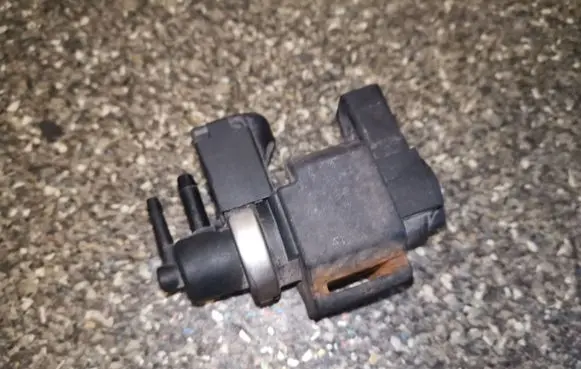 Volkswagen Touareg I Turbo solenoid valve 059906629A