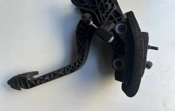 Ford Fiesta Clutch pedal AY117B633GD 00923603 E3B2B