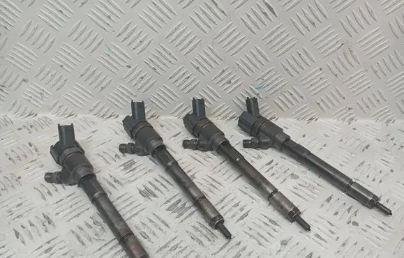 KIA Carens II Fuel injectors set 3380027400