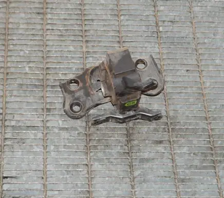 Toyota Auris E180 Engine mount bracket AVA4908