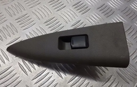 Nissan Note (E11) Quarter vent window switch 