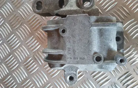 Volkswagen Golf V Engine mount bracket 1K0199262BB