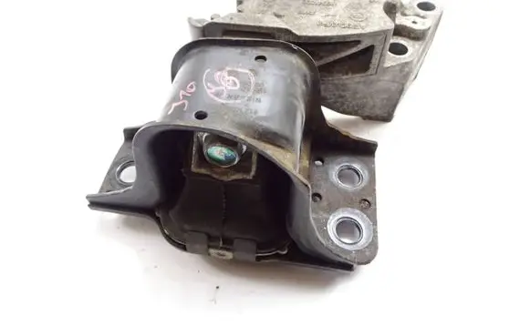 Engine mount bracket