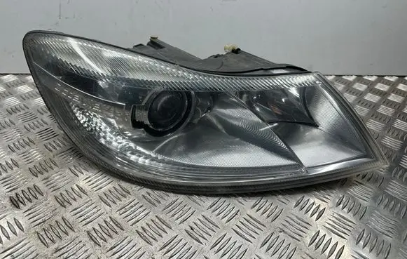 Skoda Octavia Mk2 (1Z) Headlight/headlamp 1Z1941016G 1Z1941016