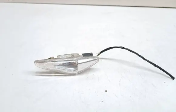 BMW X5 E70 Front fender indicator light 7267978
