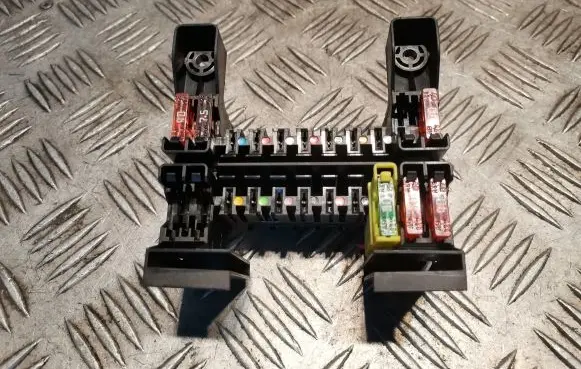 Mercedes-Benz S W221 Fuse box set 2215450601 A2215450601