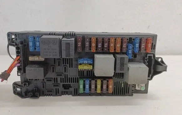 Mercedes-Benz E W211 Fuse module 2115457401