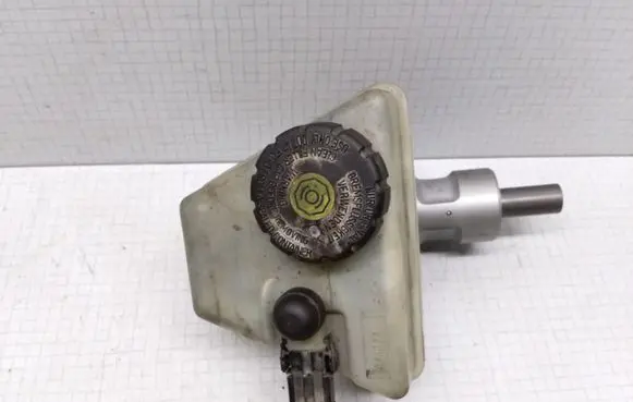 Mercedes-Benz E W210 Master brake cylinder 2024300002
