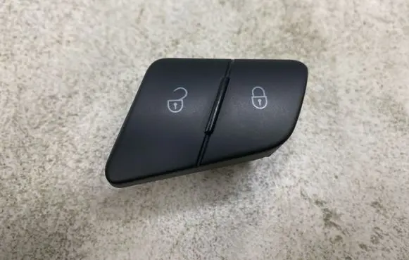 Volkswagen PASSAT B6 Central locking switch button 3C0962125B