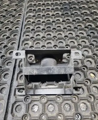 Front bumper mounting bracket
