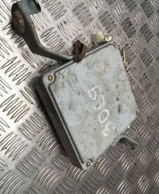 Toyota Avensis T220 Engine control unit/module 8966105200 MB1757009293