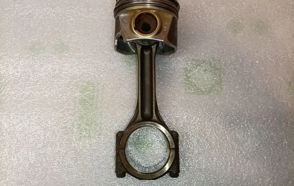 Volkswagen Touran III Piston with connecting rod 04L107065AM 04L107065R 04L105401A