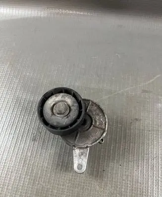 Volkswagen Touran III Generator/alternator belt tensioner 04L903315 1302521