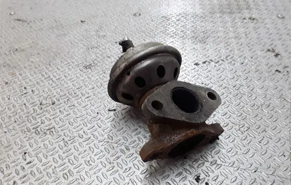 Audi A4 S4 B5 8D EGR valve 028131501E