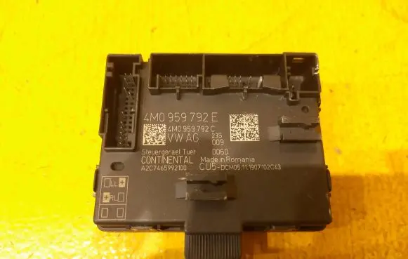 Audi Q7 4M Door control unit/module 4M0959792E
