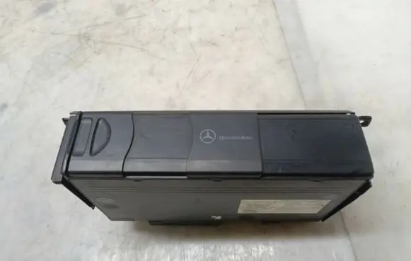 Mercedes-Benz C W203 CD/DVD changer A2038209089 020109 MC3010