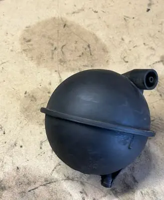 Vacuum air tank
