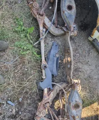 Mercedes-Benz E W124 Rear axle beam 