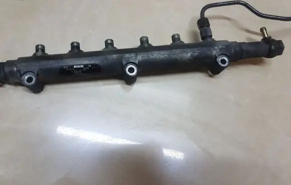 Volvo S60 Fuel main line pipe 0445215010 8658252