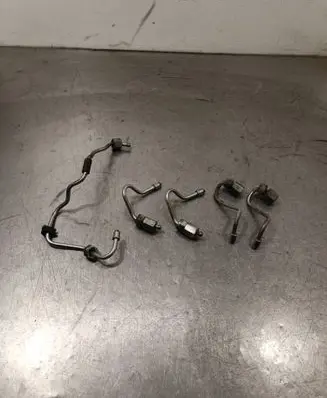Fuel injector supply line/pipe