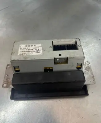 Mitsubishi Pajero Screen/display/small screen MR532881 18095115B DU4352