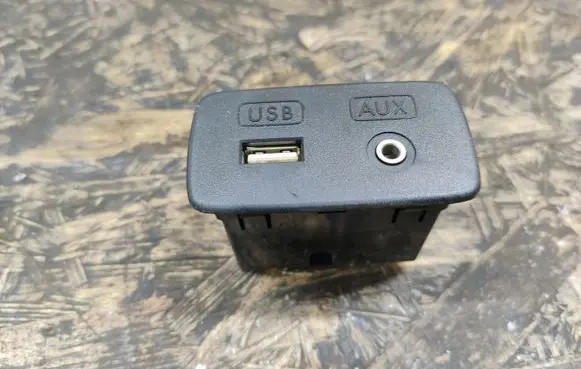 Subaru XV USB socket connector 