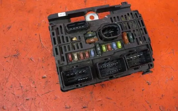 Peugeot 407 Fuse box set 9661682580 S118983001Q BSML0100