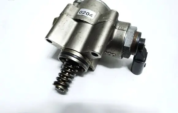 Volkswagen Golf V Fuel injection high pressure pump 03C127025T