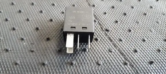 Volvo S40, V40 Other relay mb953382 a1001-x7