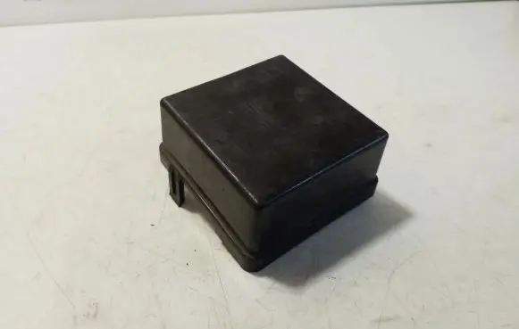 Mitsubishi Pajero Fuse box cover MR482591