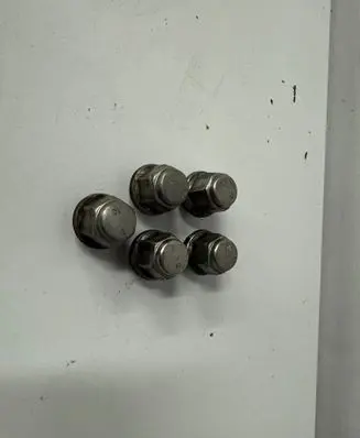 Chrysler Pacifica Wheel nut cap/cover 